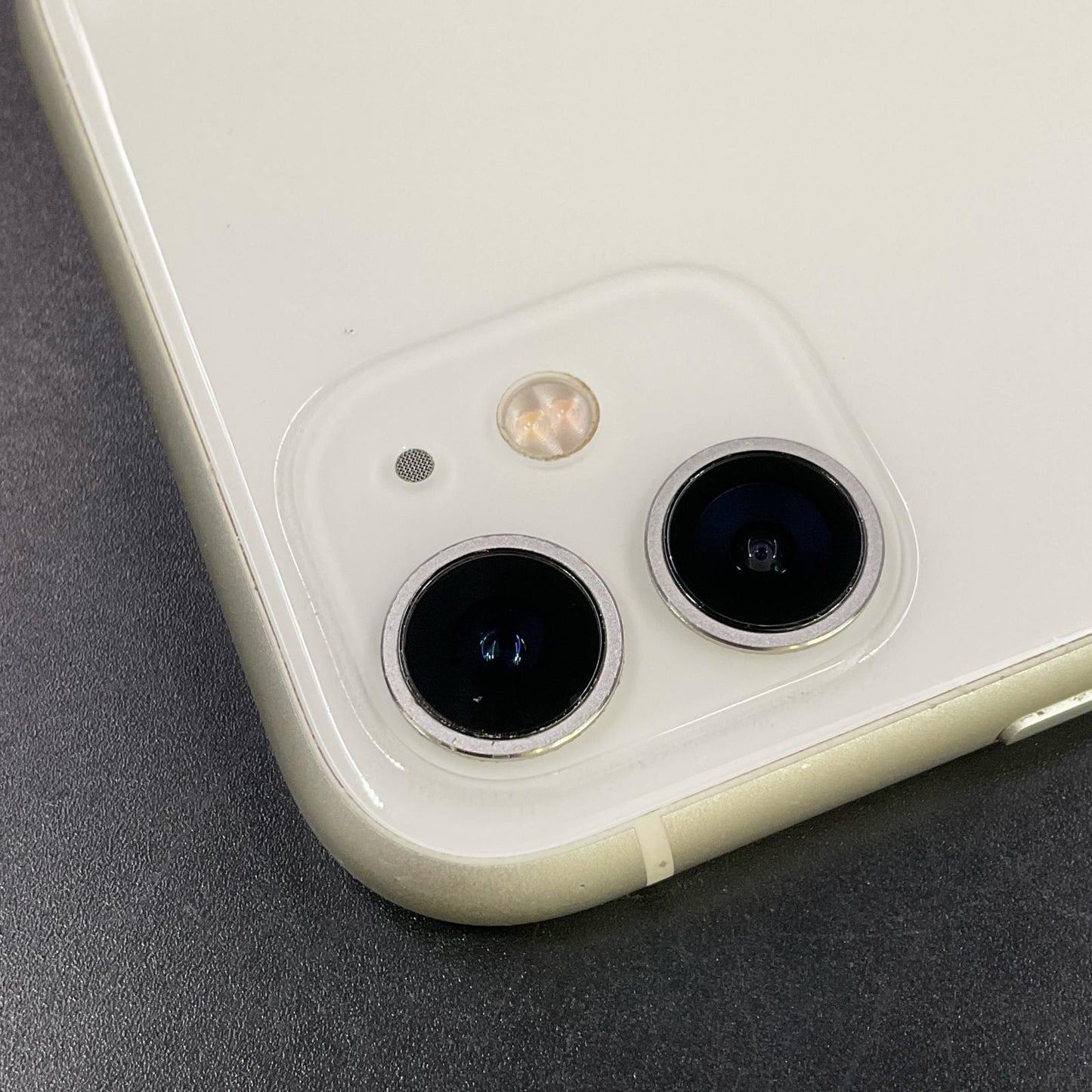 【最速発送】Apple iPhone iPhone 11 64GB ホワイト au 白ロム【難有】 74%