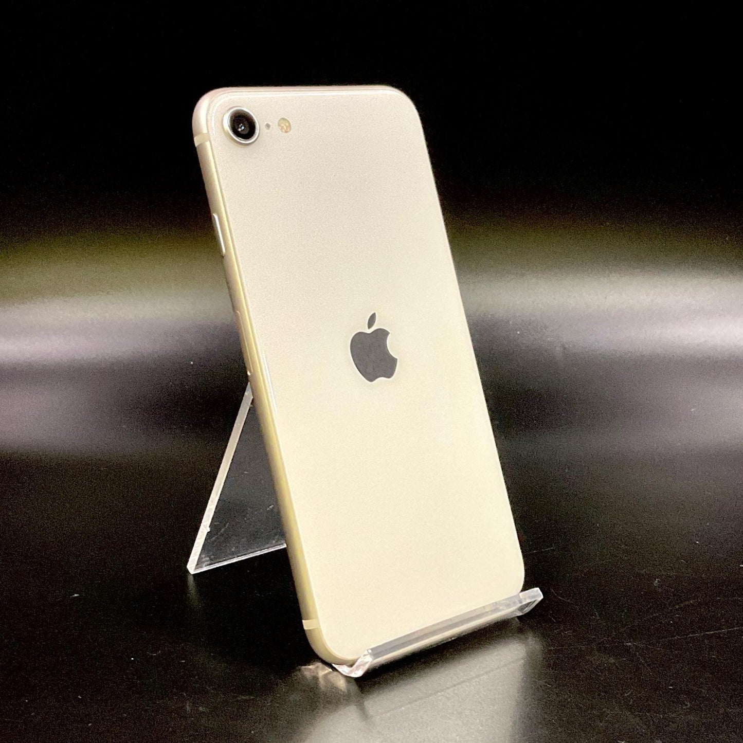 【全額返金保証】【最速発送】Apple iPhone iPhone SE（第3世代） 64GB ホワイト docomo 白ロム 動作確認済 83%
