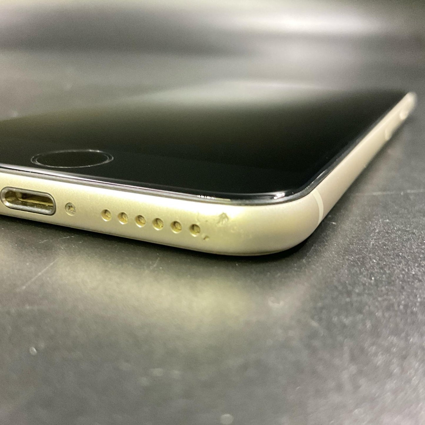 【全額返金保証】【最速発送】Apple iPhone iPhone SE（第3世代） 64GB ホワイト docomo 白ロム 動作確認済 83%
