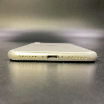【全額返金保証】【最速発送】Apple iPhone iPhone SE（第3世代） 128GB スターライト docomo 白ロム 動作確認済 84%