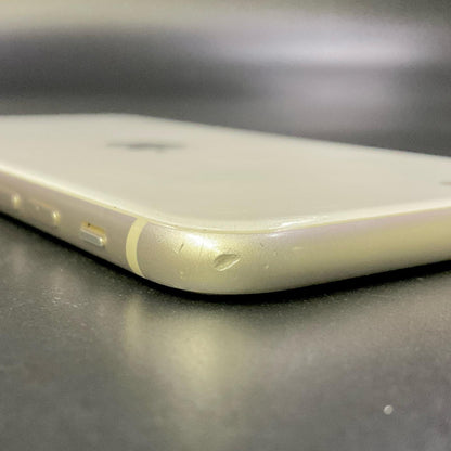 【全額返金保証】【最速発送】Apple iPhone iPhone SE（第3世代） 128GB スターライト docomo 白ロム 動作確認済 84%