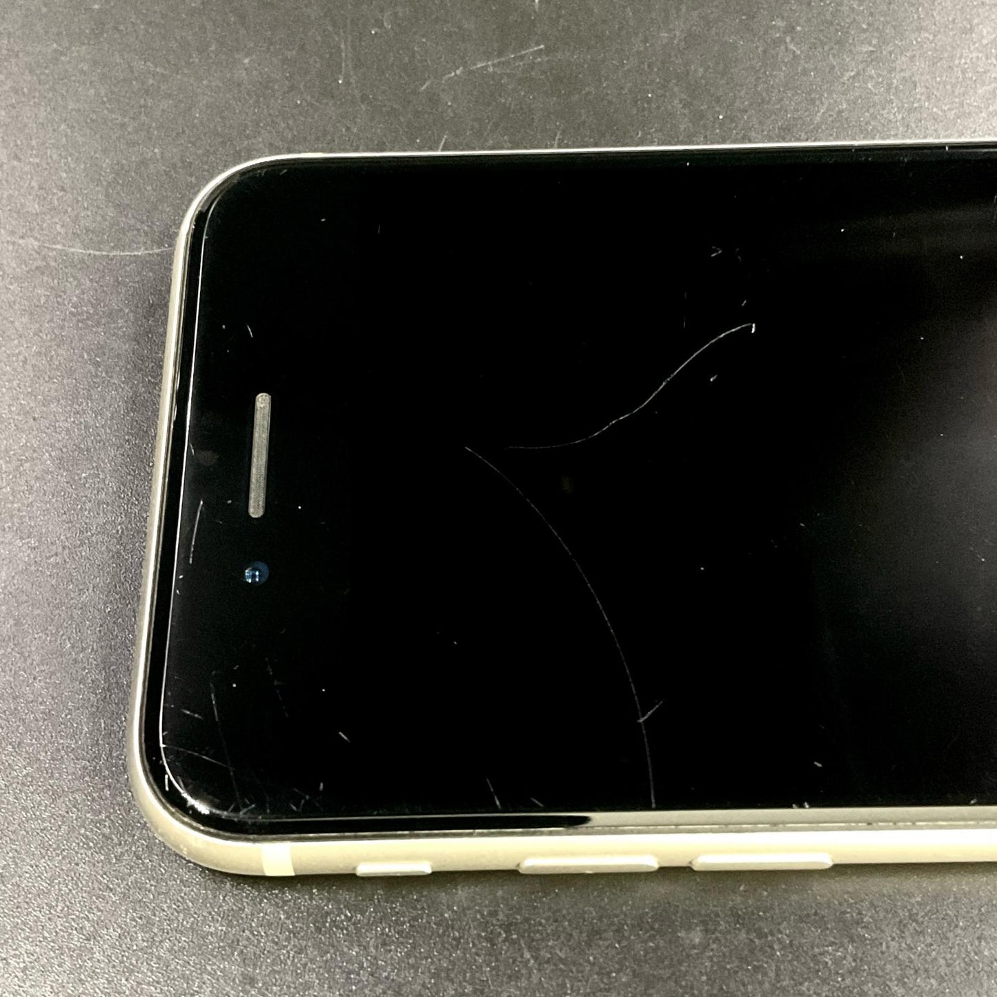 【全額返金保証】【最速発送】Apple iPhone iPhone SE（第3世代） 128GB スターライト docomo 白ロム 動作確認済 84%