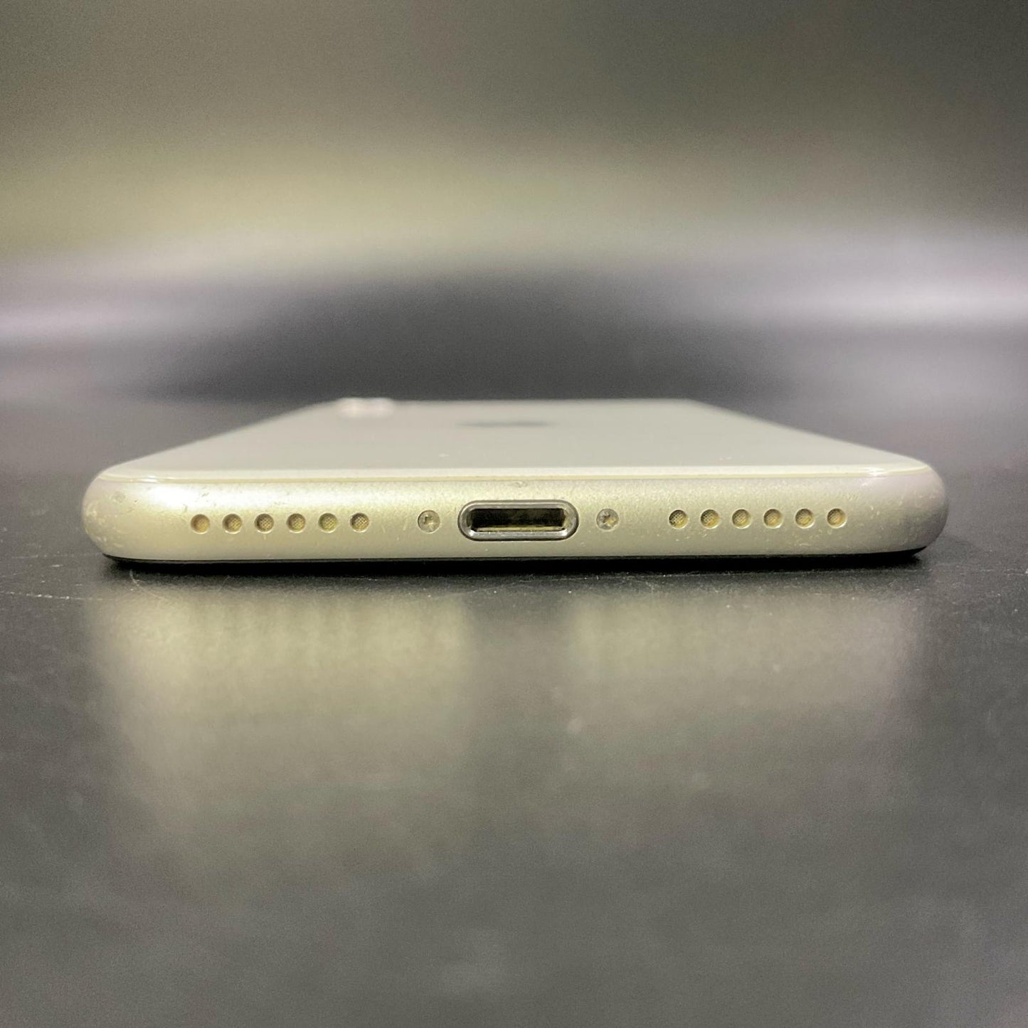 【全額返金保証】【最速発送】Apple iPhone iPhone SE（第3世代） 128GB スターライト docomo 白ロム 動作確認済 82%