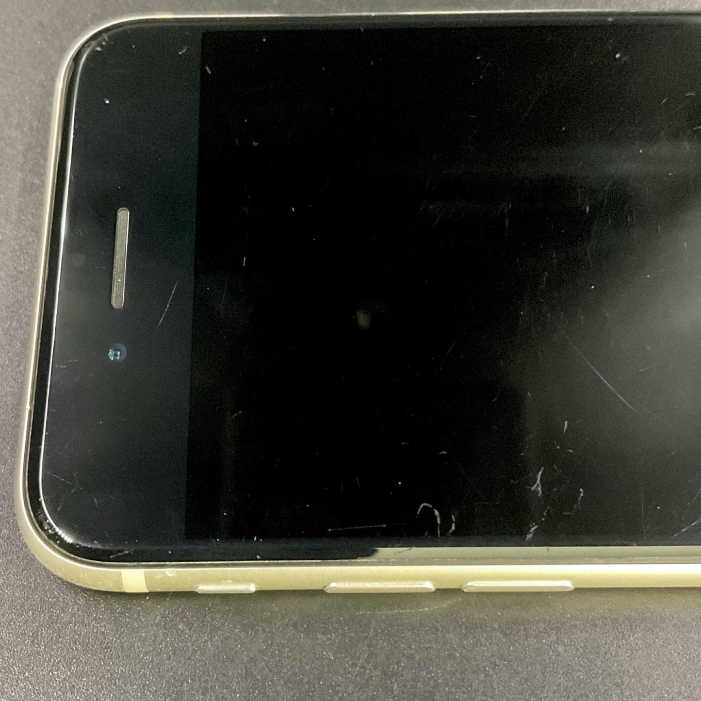 【全額返金保証】【最速発送】Apple iPhone iPhone SE（第3世代） 128GB スターライト docomo 白ロム 動作確認済 82%