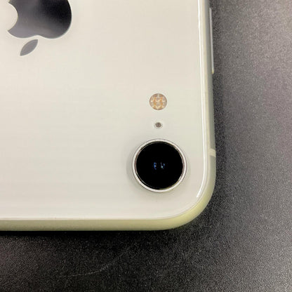 【全額返金保証】【最速発送】Apple iPhone iPhone XR 128GB ホワイト au 白ロム 動作確認済 83%