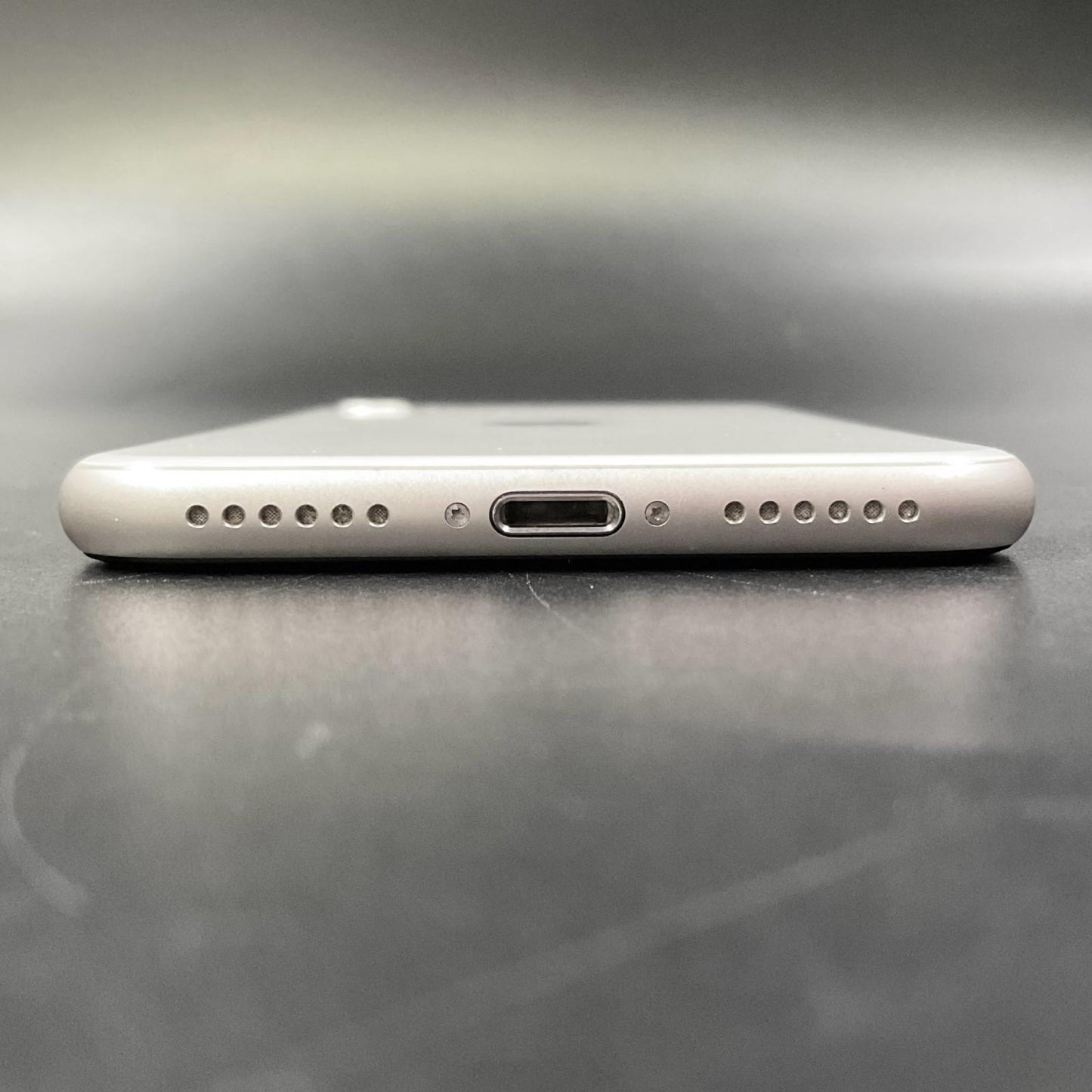 【全額返金保証】【最速発送】Apple iPhone iPhone SE（第3世代） 256GB スターライト SIMフリー 白ロム 動作確認済 80%