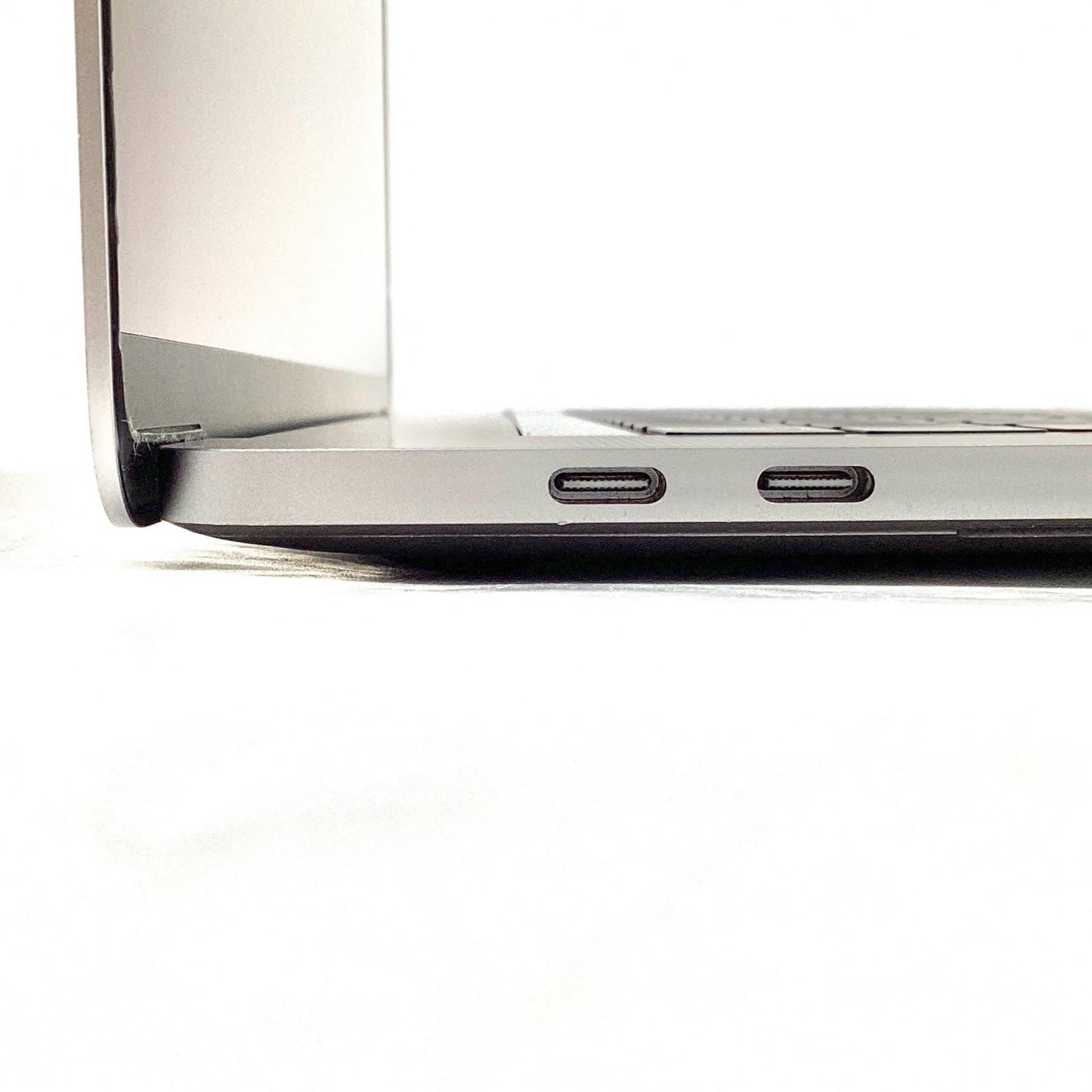 【最速発送】Apple MacBook Pro 15.4インチ 2017 2.9 GHz クアッドコア Intel Core i7 16GB SSD 512GB スペースグレイ 77.5%【難有】