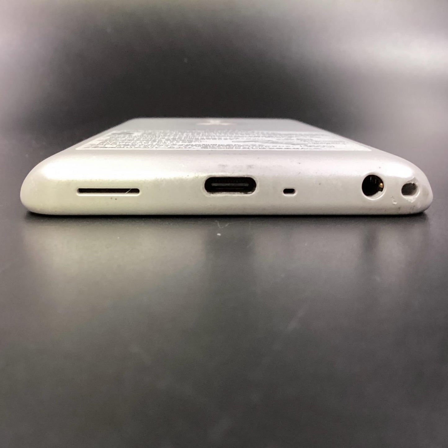【全額返金保証】【最速発送】富士通 arrows Be4 Plus 64GB ホワイト docomo F-41B 白ロム 動作確認済