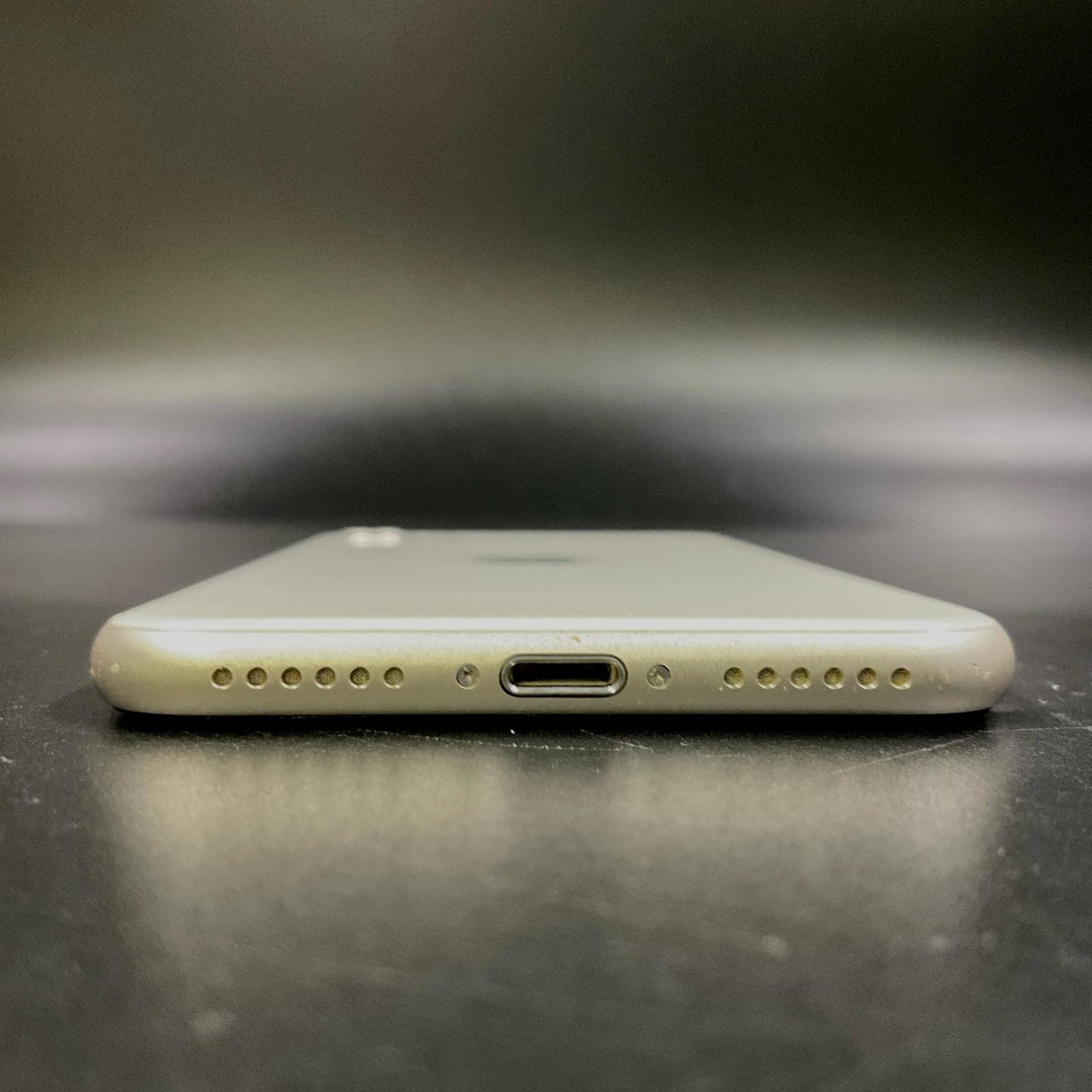 【全額返金保証】【最速発送】Apple iPhone iPhone SE 3 128GB スターライト 白ロム 動作確認済 87.5%