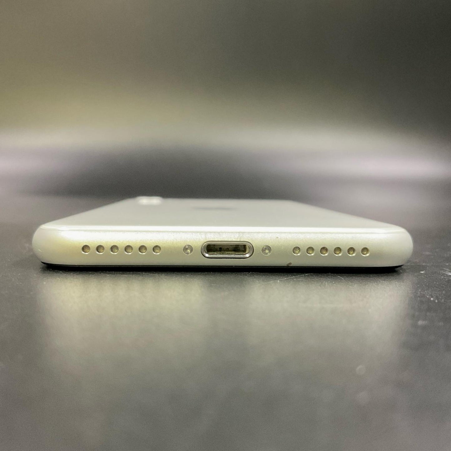 【全額返金保証】【最速発送】Apple iPhone iPhone SE（第2世代） 64GB ホワイト 白ロム 動作確認済 78.7%