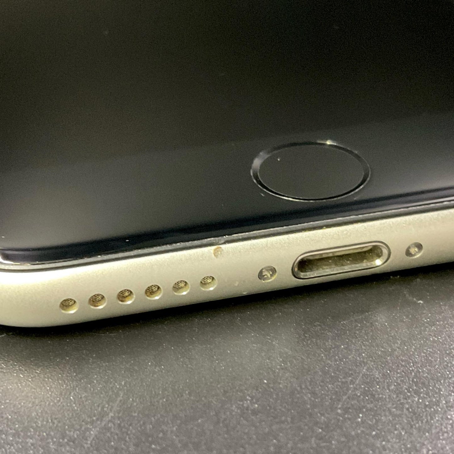 【全額返金保証】【最速発送】Apple iPhone iPhone SE（第2世代） 64GB ホワイト 白ロム 動作確認済 78.7%