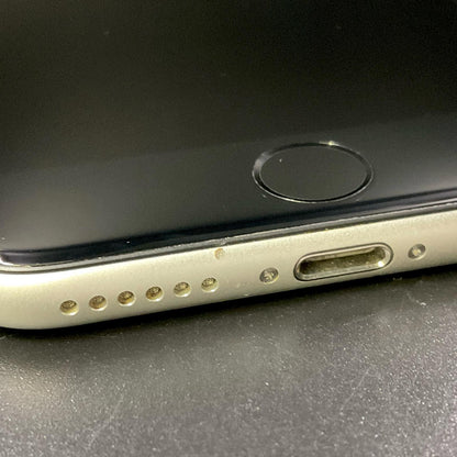【全額返金保証】【最速発送】Apple iPhone iPhone SE（第2世代） 64GB ホワイト 白ロム 動作確認済 78.7%