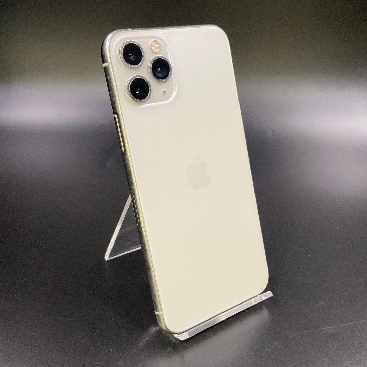 【全額返金保証】【最速発送】Apple iPhone iPhone 11 Pro 64GB シルバー au 白ロム 動作確認済 72%