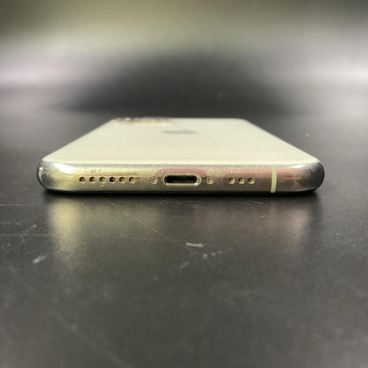 【全額返金保証】【最速発送】Apple iPhone iPhone 11 Pro 64GB シルバー au 白ロム 動作確認済 72%