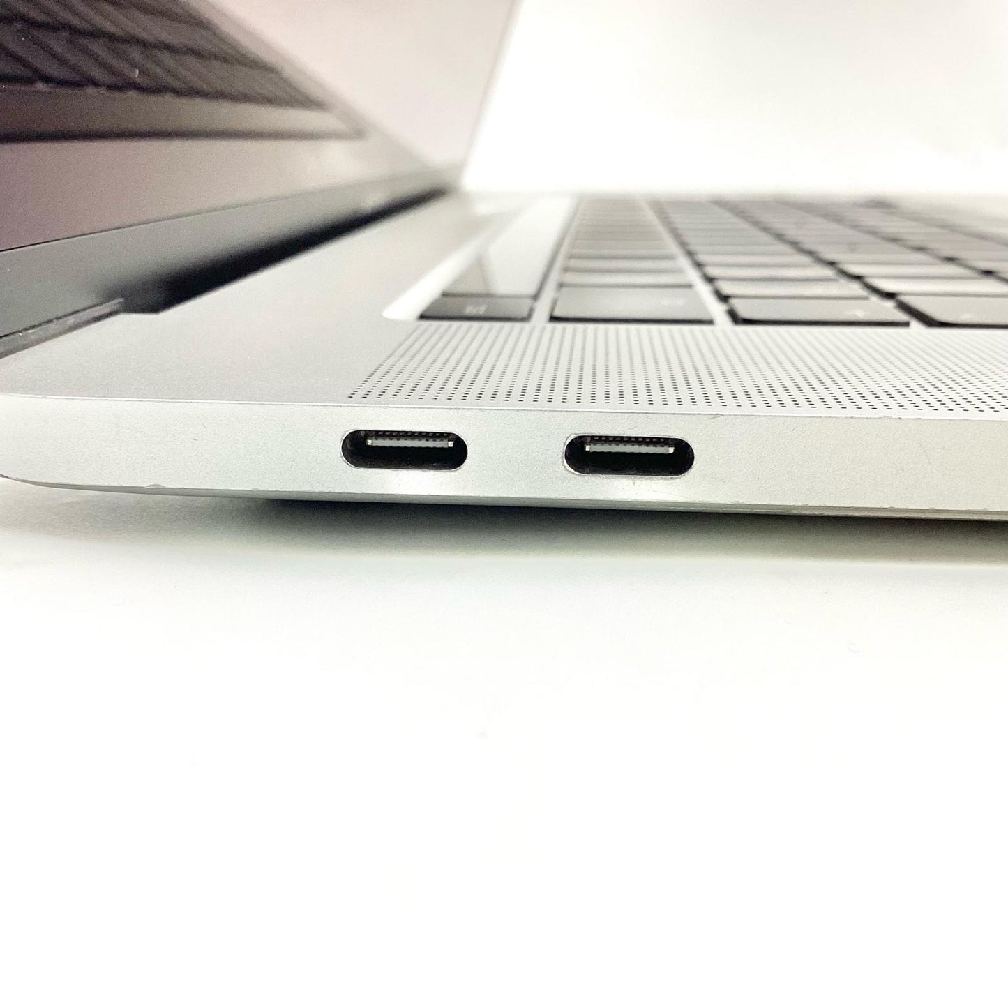 【全額返金保証】【最速発送】Apple MacBook Pro 16インチ 2019 Intel Core i9 2.3GHz 16GB SSD 1TB シルバー 82.1% 動作確認済