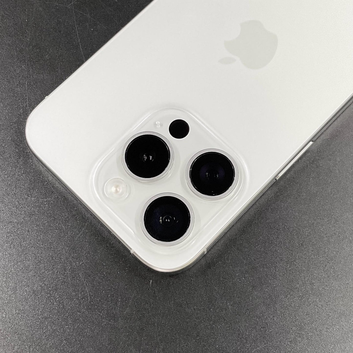 【全額返金保証】【最速発送】Apple iPhone iPhone Pro 15 Pro 256GB ホワイトチタニウム SIMフリー 白ロム 美品 動作確認済 86%