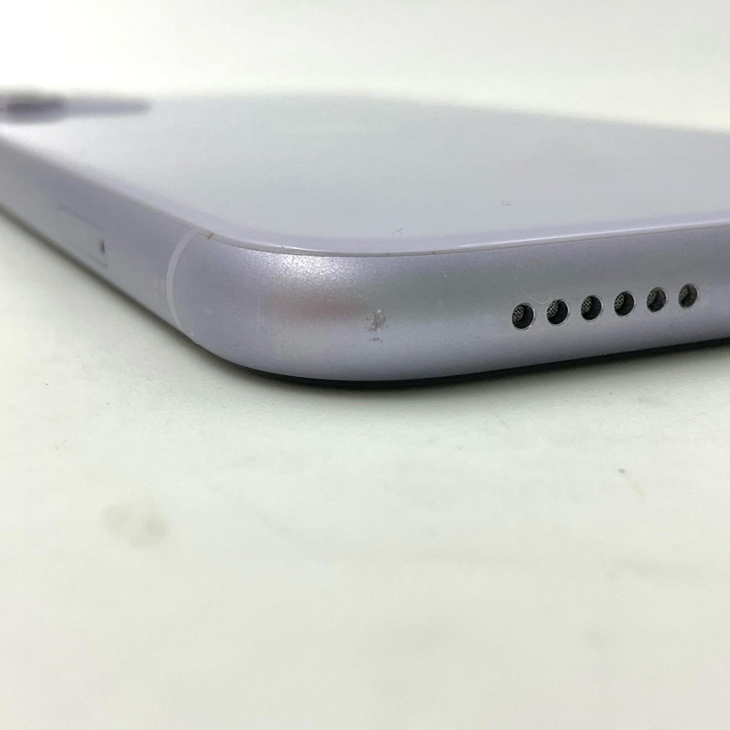 【全額返金保証】【最速発送】Apple iPhone iPhone 11 256GB パープル au 白ロム 動作確認済 75%