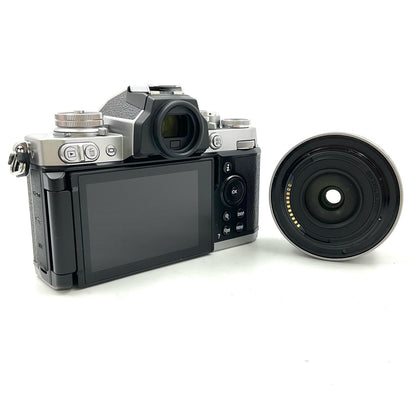 【全額返金保証】【最速発送】Nikon デジタル一眼 Z fc 16-50 VR レンズキット シルバー 美品 動作確認済
