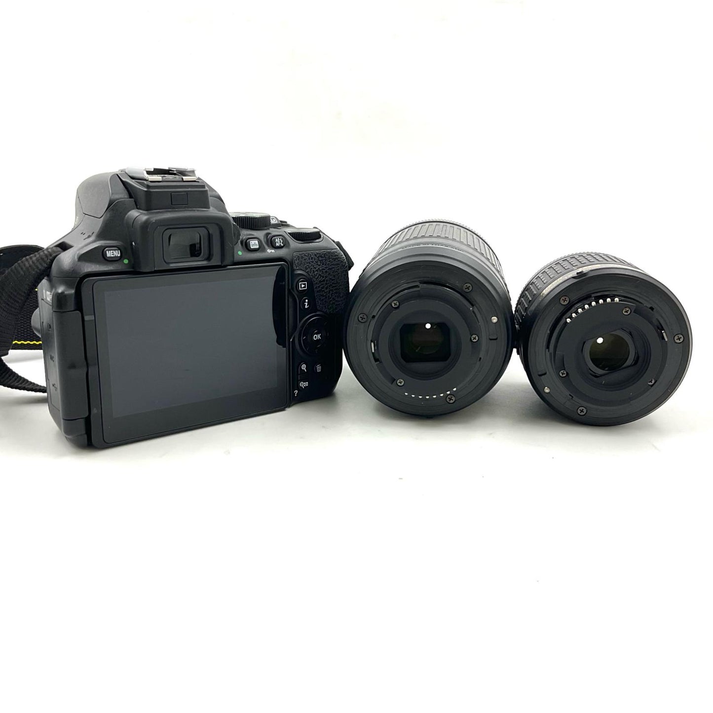 【全額返金保証】【最速発送】Nikon デジタル一眼 D5600 ダブルズームキット ブラック 動作確認済