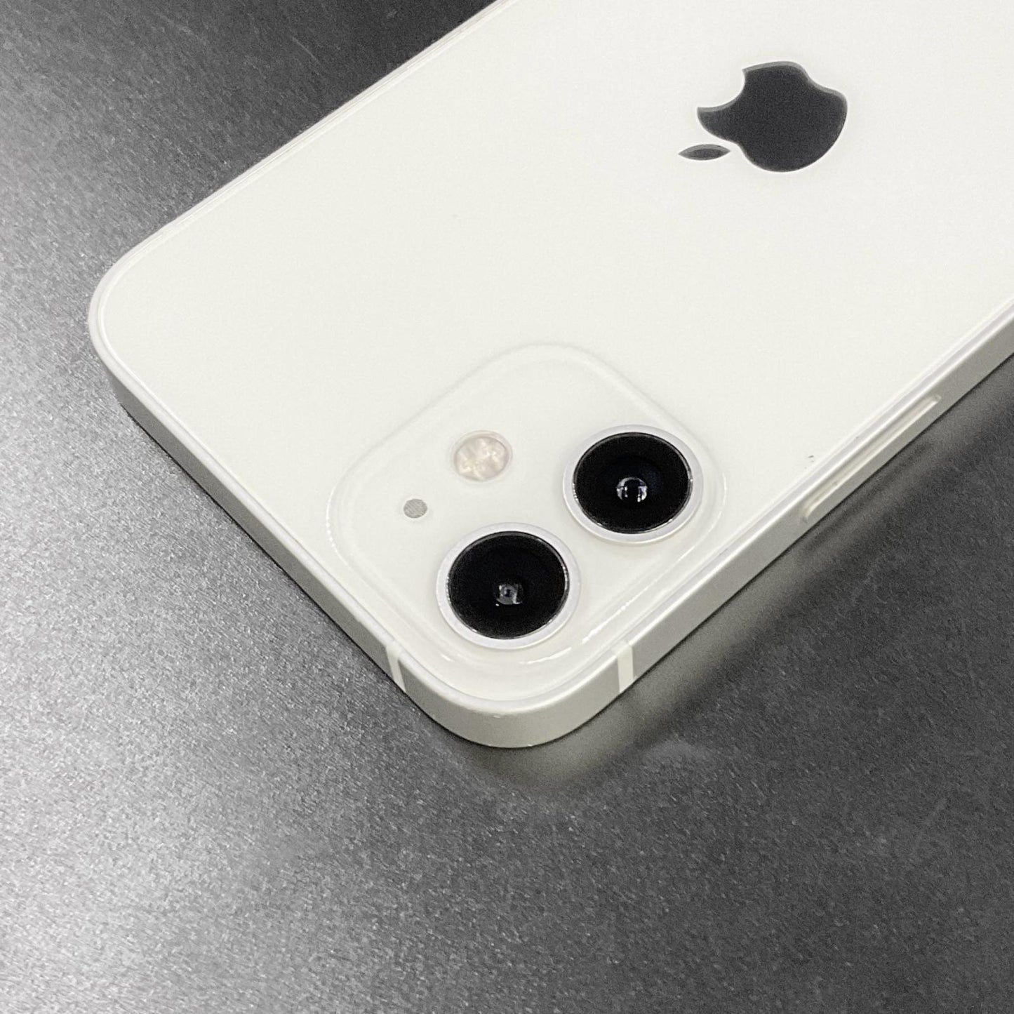 【最速発送】Apple iPhone iPhone mini 12 mini 64GB ホワイト docomo 白ロム【難有】 72%