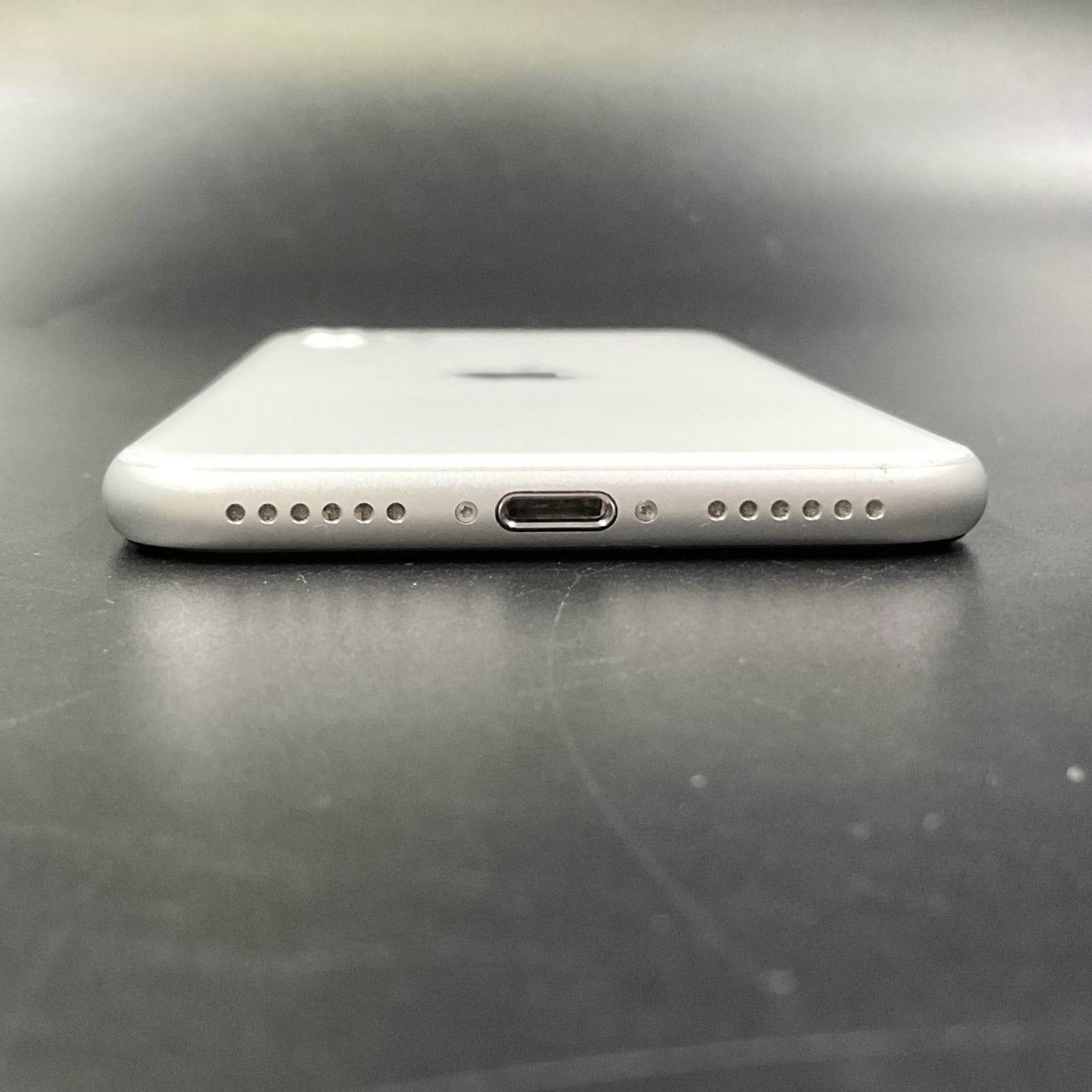 【全額返金保証】【最速発送】Apple iPhone iPhone SE（第2世代） 64GB ホワイト Softbank 白ロム 動作確認済 78%