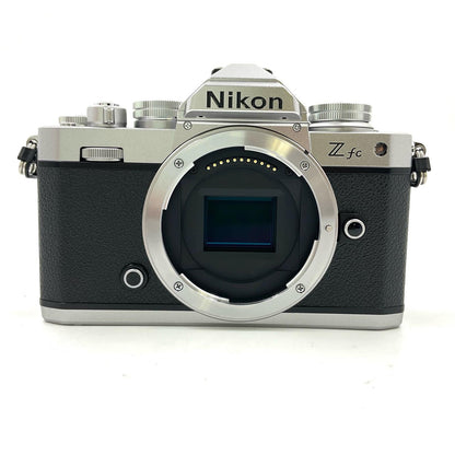 【全額返金保証】【最速発送】Nikon デジタル一眼 Z fc 28mm f/2.8 Special Edition キット [シルバー] シルバー 超美品 動作確認済