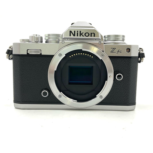 【全額返金保証】【最速発送】Nikon デジタル一眼 Z fc 28mm f/2.8 Special Edition キット [シルバー] シルバー 超美品 動作確認済