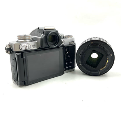 【全額返金保証】【最速発送】Nikon デジタル一眼 Z fc 28mm f/2.8 Special Edition キット [シルバー] シルバー 超美品 動作確認済