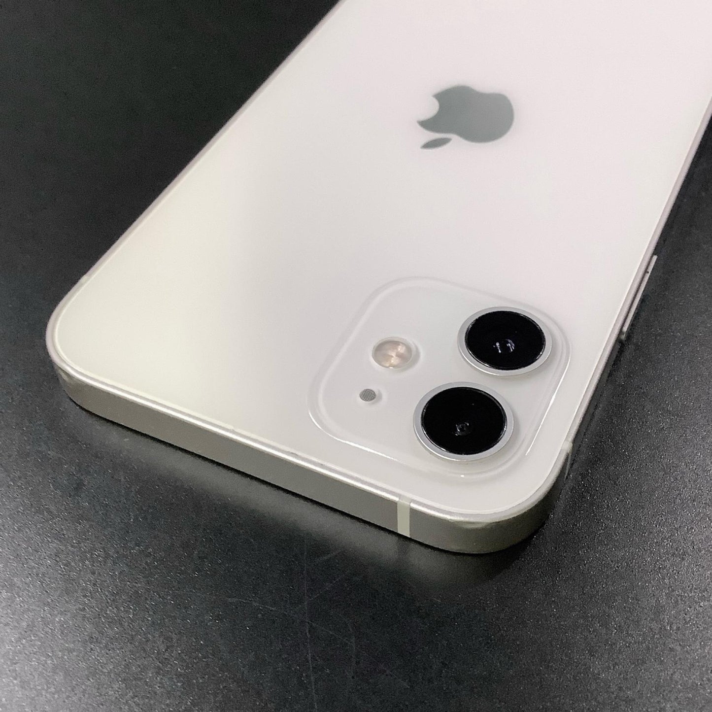 【全額返金保証】【最速発送】Apple iPhone iPhone 12 64GB ホワイト 楽天モバイル SIMフリー 白ロム 動作確認済 84%