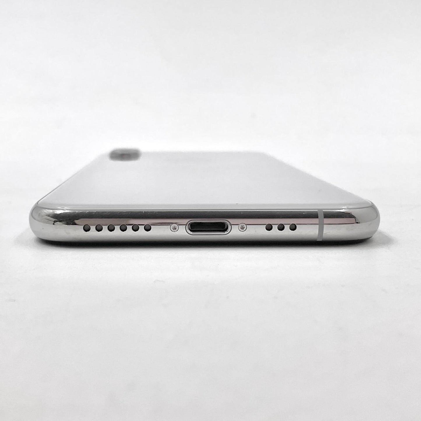 【全額返金保証】【最速発送】Apple iPhone iPhone XS 256GB シルバー au 白ロム 動作確認済 75%