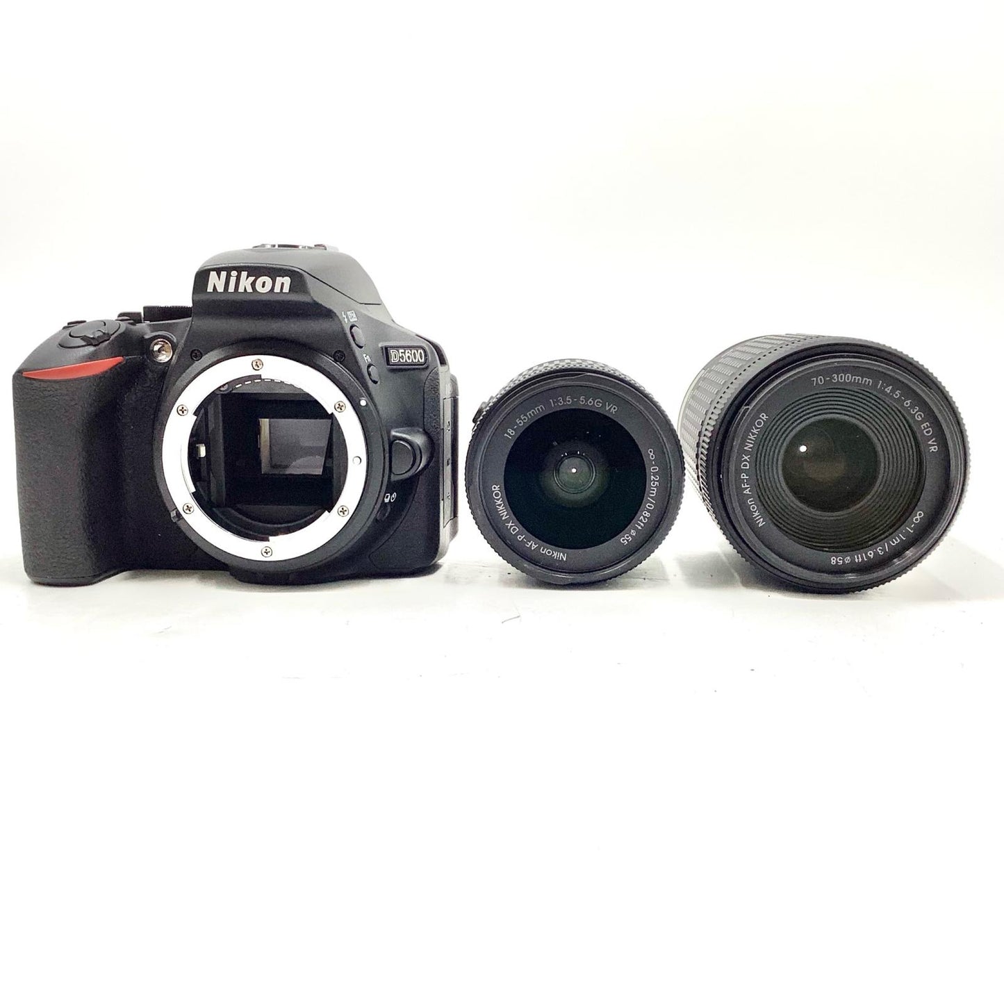【全額返金保証】【最速発送】Nikon デジタル一眼 D5600 ダブルズームキット ブラック 美品 動作確認済