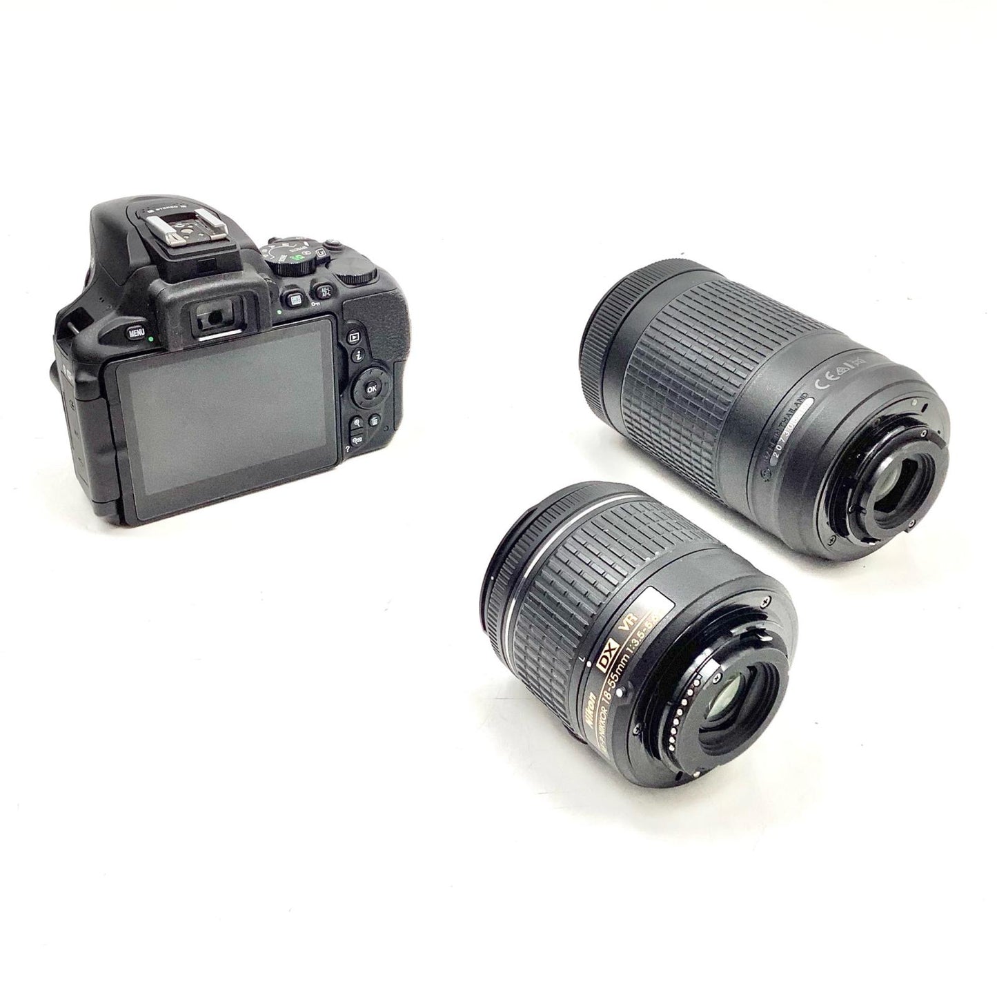 【全額返金保証】【最速発送】Nikon デジタル一眼 D5600 ダブルズームキット ブラック 美品 動作確認済
