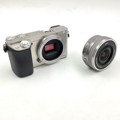 【全額返金保証】【最速発送】Sony デジタル一眼 α6000 ILCE-6000L パワーズームレンズキット [シルバー] 美品 動作確認済