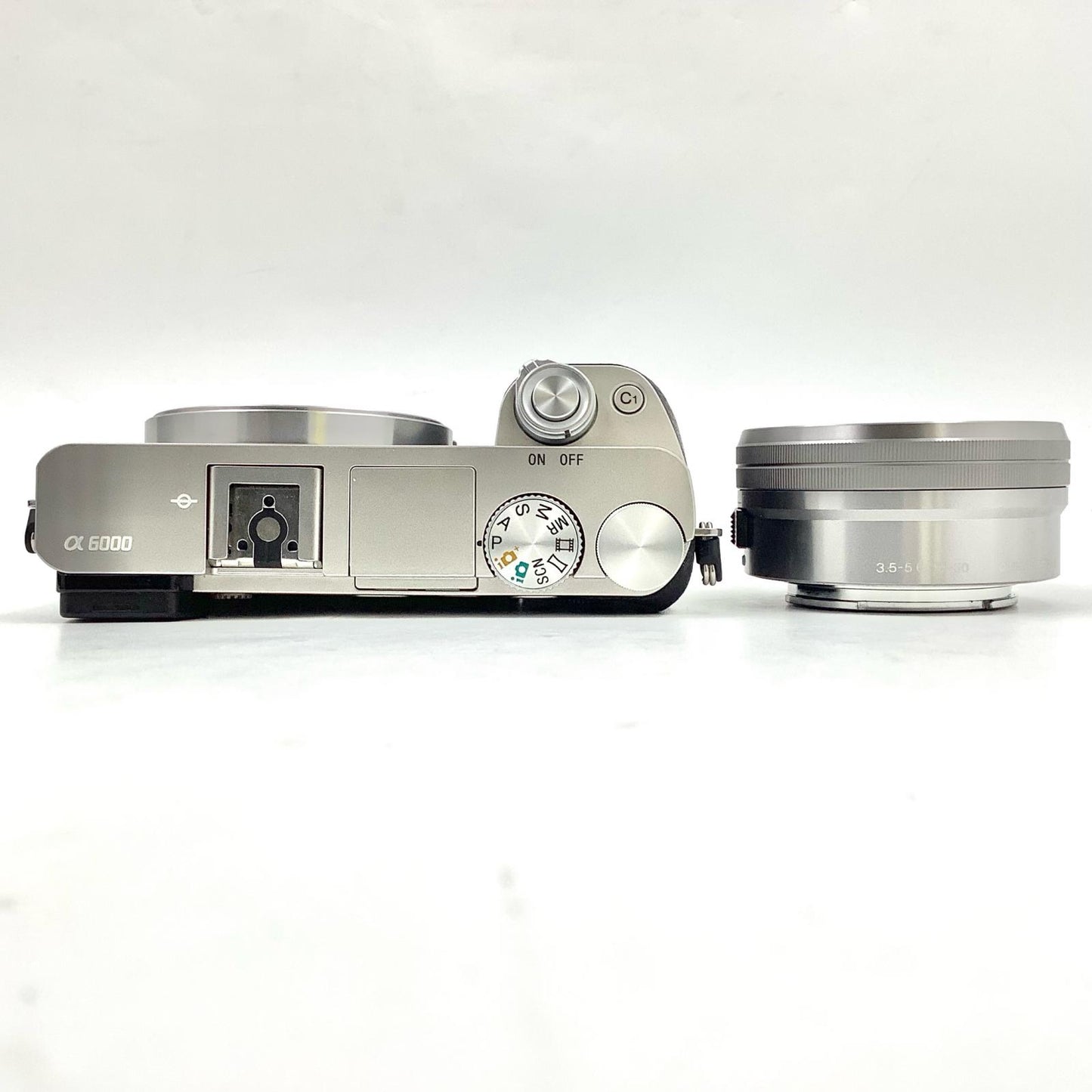 【全額返金保証】【最速発送】Sony デジタル一眼 α6000 ILCE-6000L パワーズームレンズキット [シルバー] 美品 動作確認済