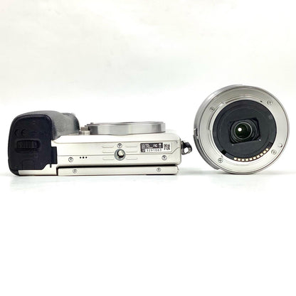 【全額返金保証】【最速発送】Sony デジタル一眼 α6000 ILCE-6000L パワーズームレンズキット [シルバー] 美品 動作確認済