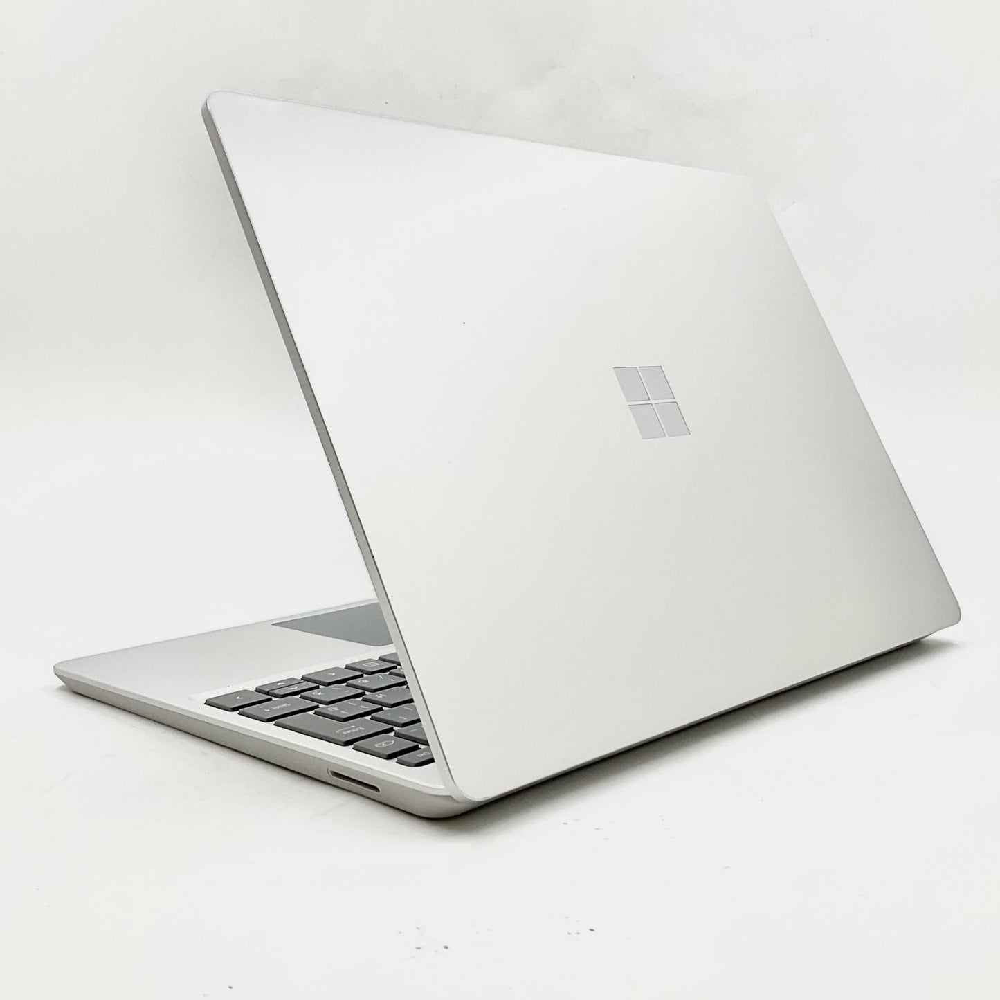 【全額返金保証】【最速発送】Microsoft Surface Laptop Go THH-00020 Intel Core i5-1035G1 CPU 1.00GHz 1.2GHz 8GB M.2 SSD 128GB 94.5% 動作確認済