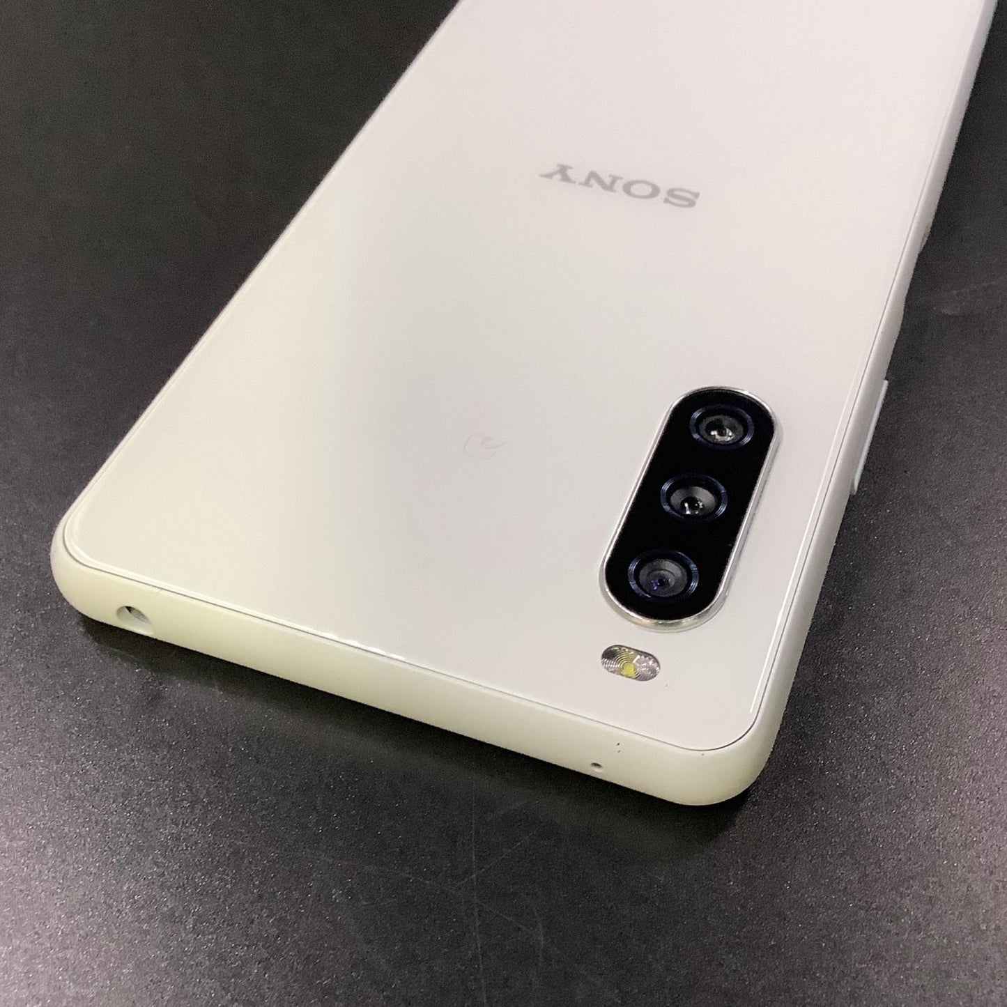 【全額返金保証】【最速発送】Sony Xperia 10 III 128GB ホワイト au SOG04 白ロム 動作確認済