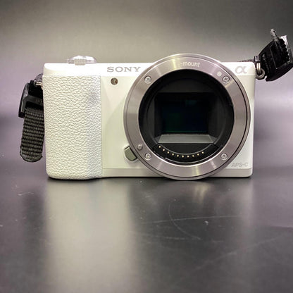 【全額返金保証】【最速発送】Sony デジタル一眼 α5100 ILCE-5100L パワーズームレンズキット ホワイト 動作確認済