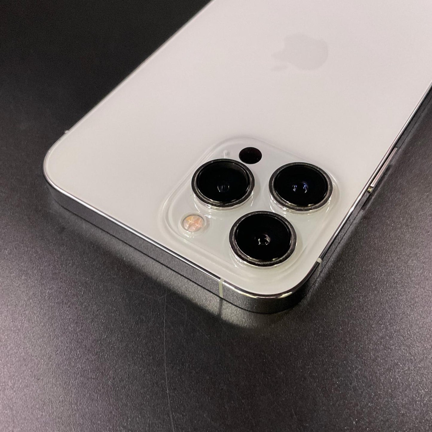 【全額返金保証】【最速発送】Apple iPhone iPhone 13 Pro Max 256GB シルバー SIMフリー 動作確認済 79%