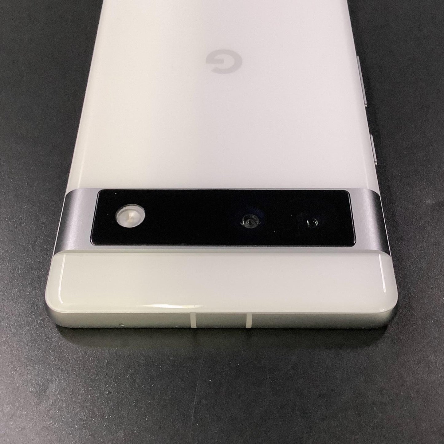【全額返金保証】【最速発送】Google Pixel 7a 128GB Snow docomo G82U8 白ロム 動作確認済