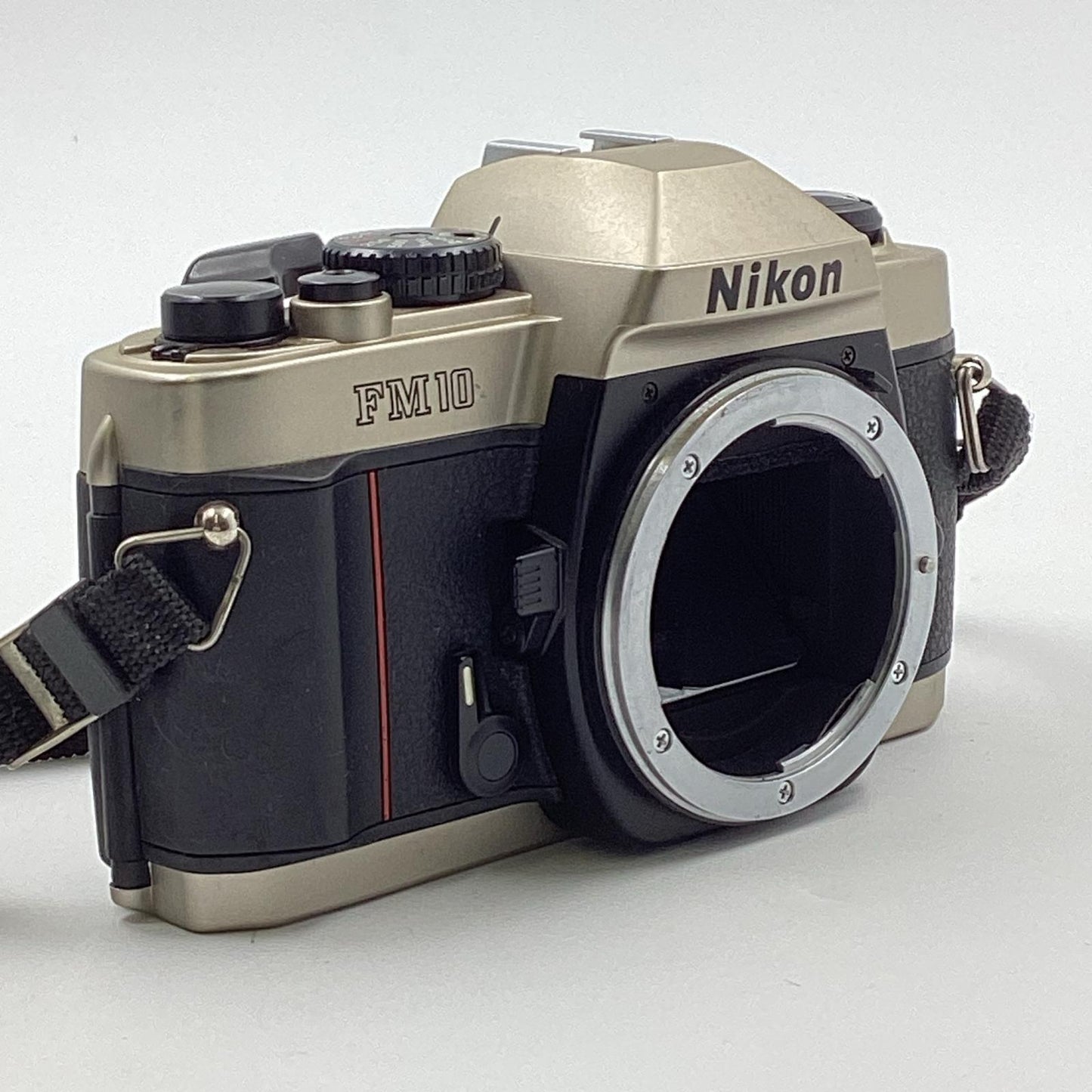 【最速発送】Nikon FM10 ボディ【難有】