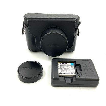 【全額返金保証】【最速発送】FUJIFILM コンパクトデジタルカメラ X10 ブラック 動作確認済