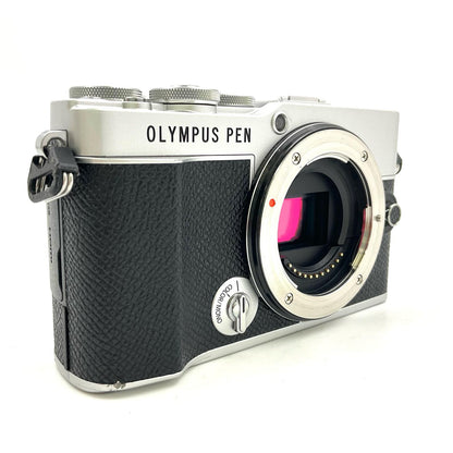 【全額返金保証】【最速発送】OLYMPUS デジタル一眼 PEN E-P7 ボディ シルバー 動作確認済