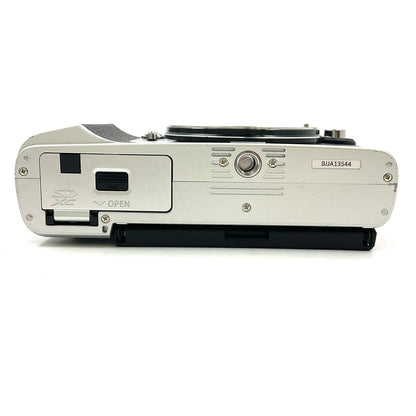 【全額返金保証】【最速発送】OLYMPUS デジタル一眼 PEN E-P7 ボディ シルバー 動作確認済