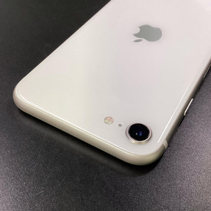 【全額返金保証】【最速発送】Apple iPhone iPhone SE（第3世代） 64GB スターライト docomo SIMフリー 白ロム 動作確認済 84%
