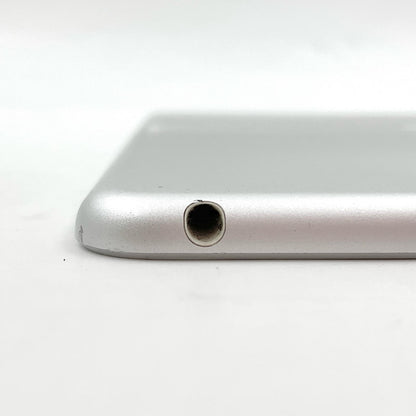 【全額返金保証】【最速発送】Apple iPad iPad Air 9.7インチ 第2世代 32GB シルバー Wi-Fi 動作確認済