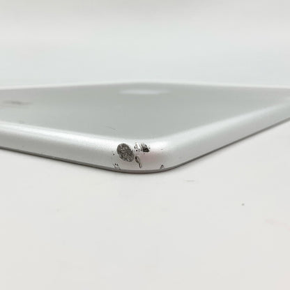 【全額返金保証】【最速発送】Apple iPad iPad Air 9.7インチ 第2世代 32GB シルバー Wi-Fi 動作確認済