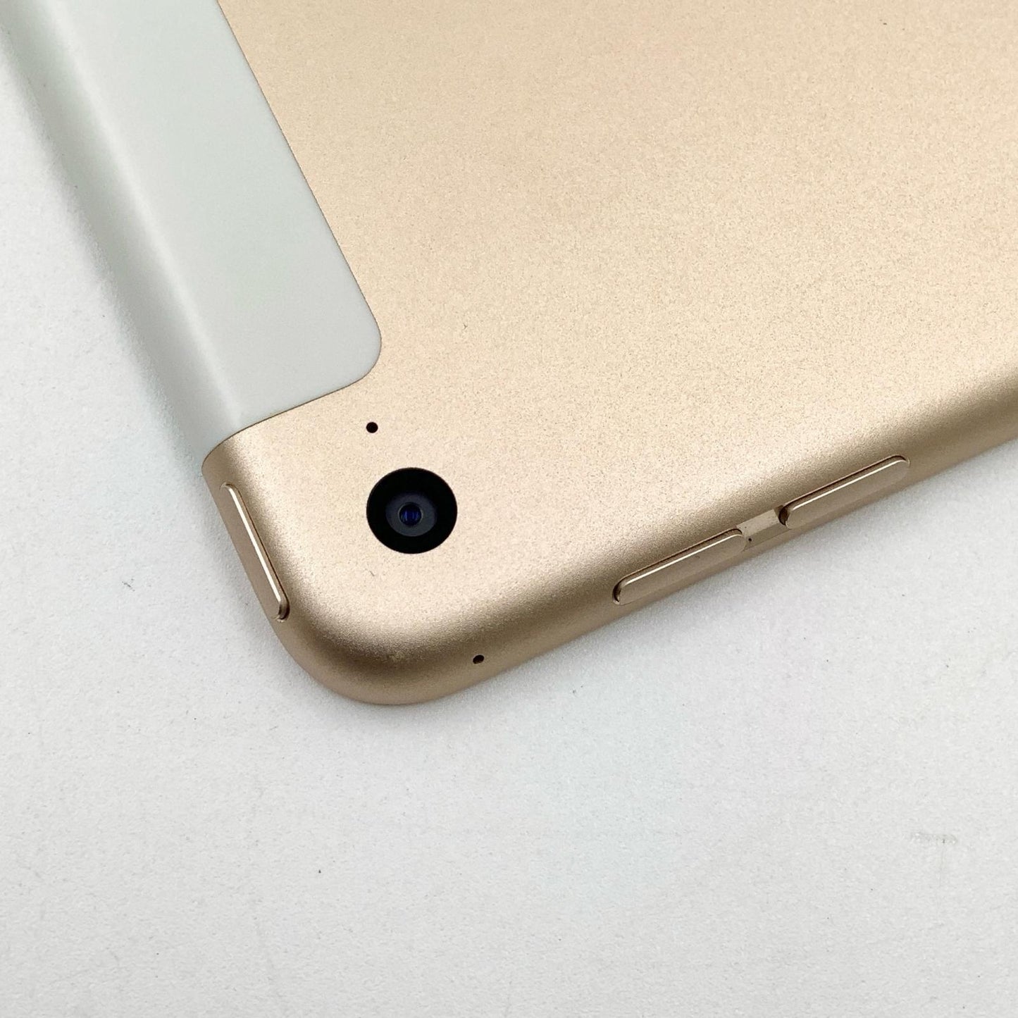 【全額返金保証】【最速発送】Apple iPad mini 7.9インチ 第4世代 16GB ゴールド WiFi+Cellular docomo SIMフリー 白ロム 動作確認済