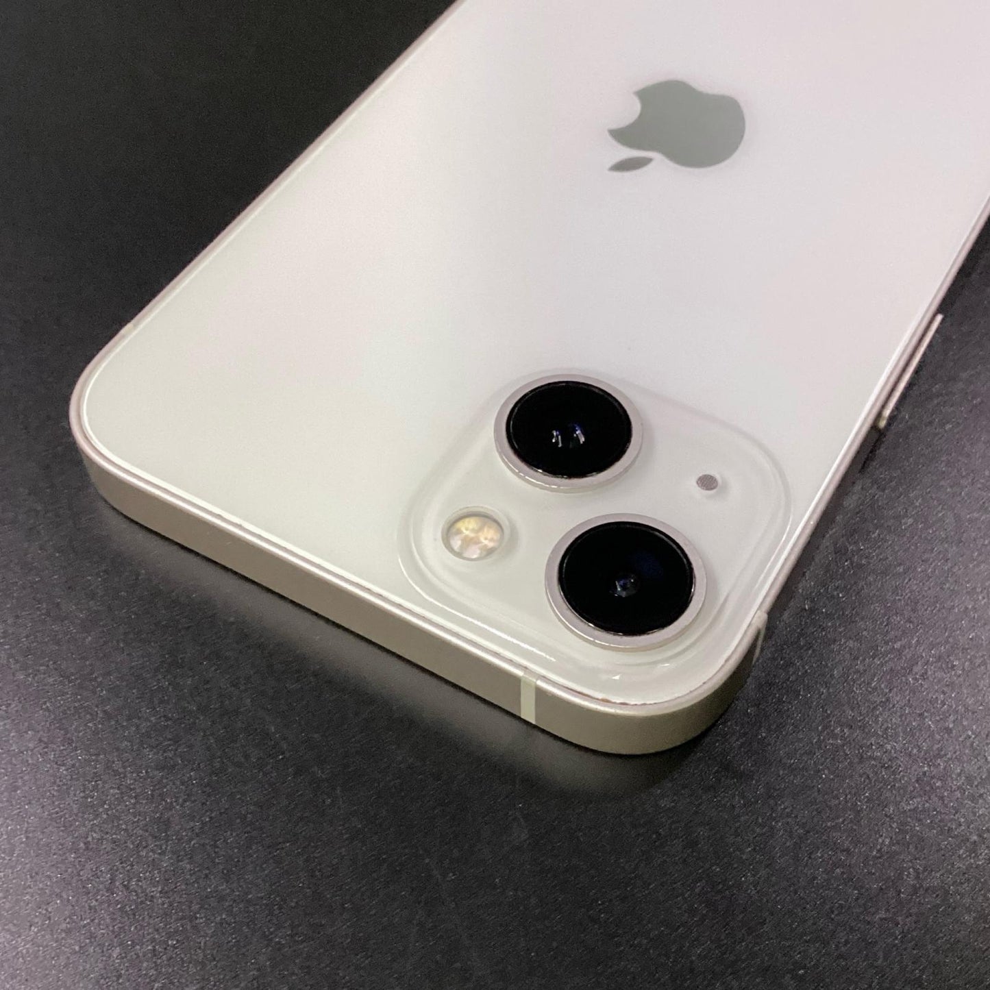 【全額返金保証】【最速発送】Apple iPhone iPhone 13 128GB スターライト au 動作確認済 84%