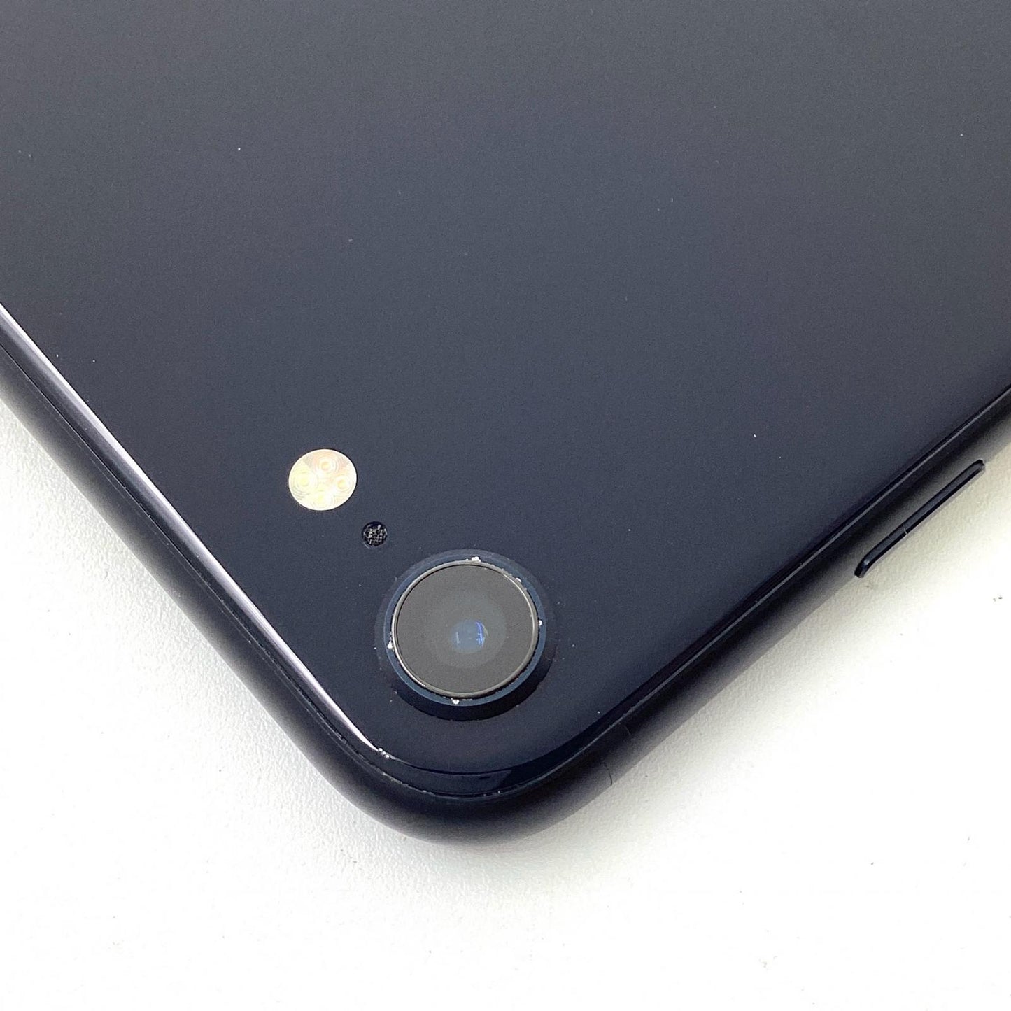 【全額返金保証】【最速発送】Apple iPhone iPhone SE（第3世代） 64GB au 白ロム 動作確認済 79%
